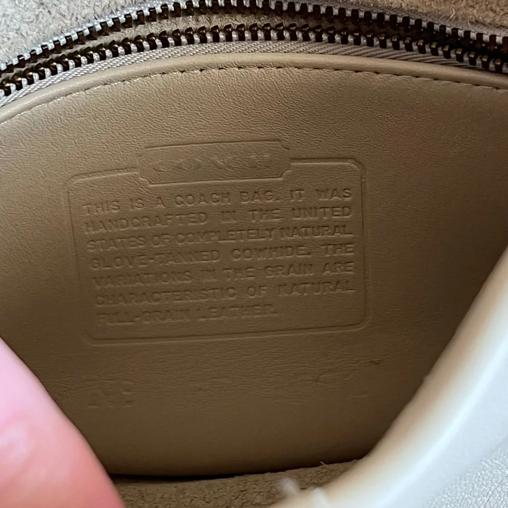 ⚪️COACH: White vintage Legacy flap purse, crossbody w/metal turn lock, preowned